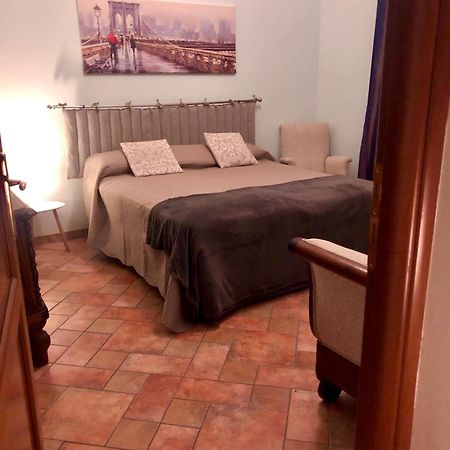 Camera Matrimoniale Privata Con Bagno Interno Vercelli Kültér fotó