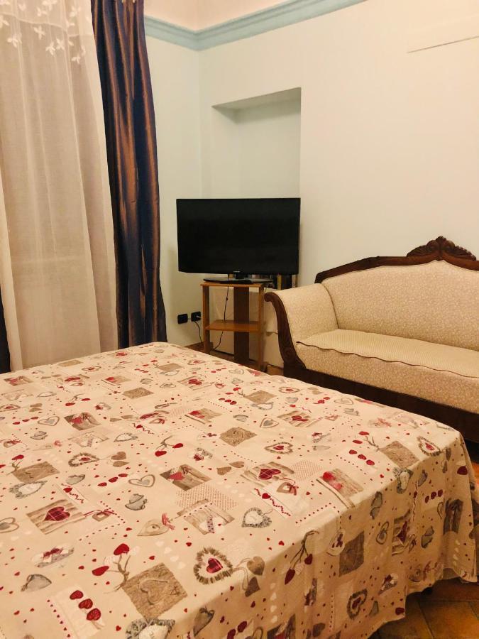 Camera Matrimoniale Privata Con Bagno Interno Vercelli Kültér fotó