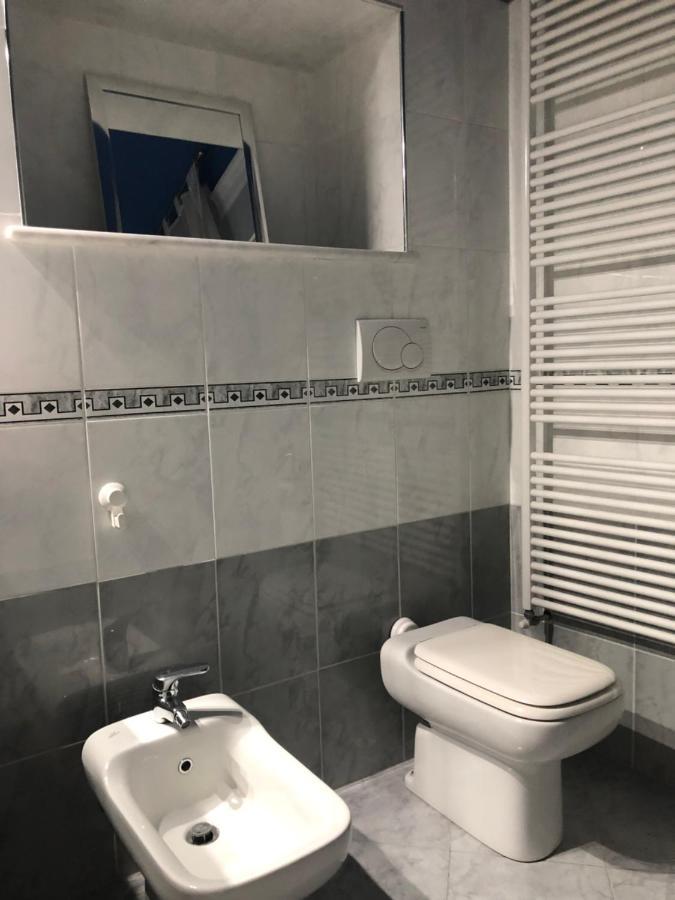 Camera Matrimoniale Privata Con Bagno Interno Vercelli Kültér fotó